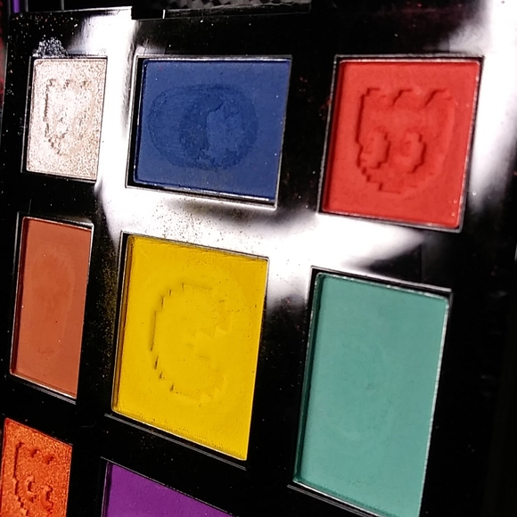 Wet N Wild x Pac-Man Game Over palette Limited Edition - Picture 5 of 8